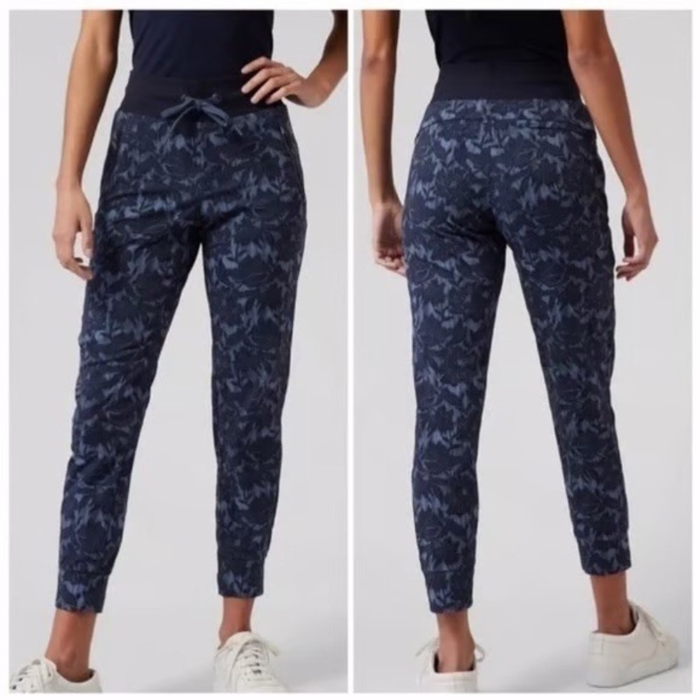 Athleta 16 Trekkie North Printed Jogger Pants Navy Blue Floral Athleisure